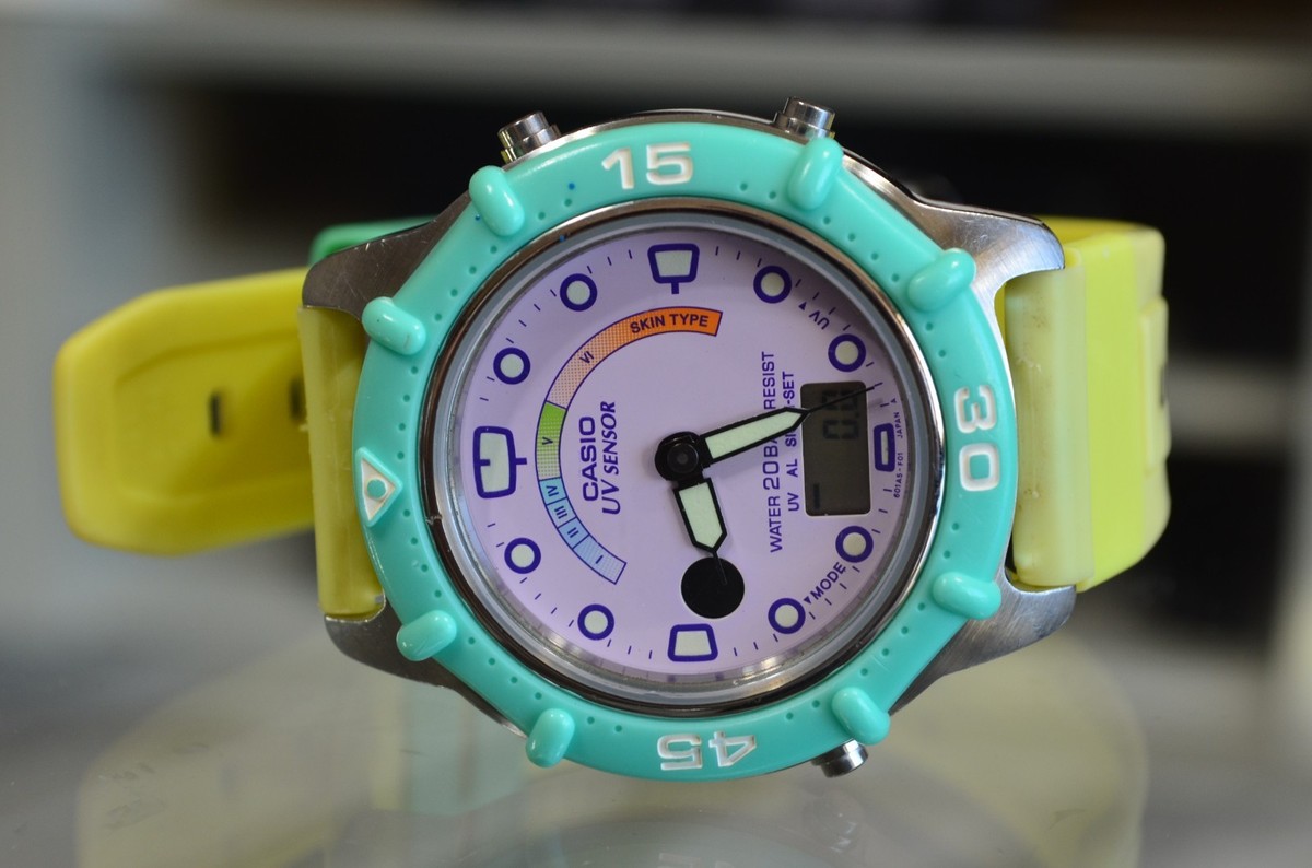 CASIO UV SENSOR デジタル腕時計 本体　768-UV-700 CASIO UV-700 UV SENSOR DIGITAL WATCH MARLIN VINTAGE MARINE CPW BM