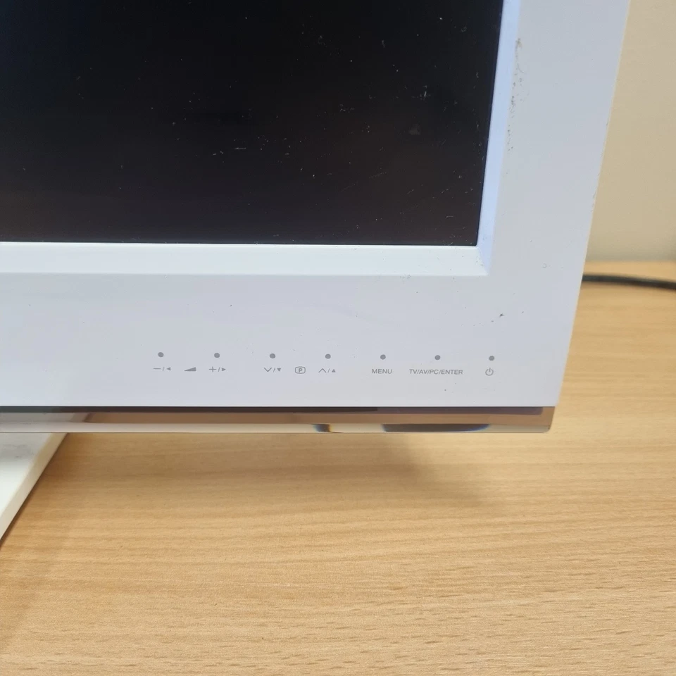 JVC LT-22DD2WJ 22" TV Build In DVD Player White Tested And Working No Remote - Image 4 of 4