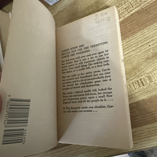 Carrie Horror Paperback Book by Stephen King from Signet Books 1976 Vintage PB - Picture 7 of 10