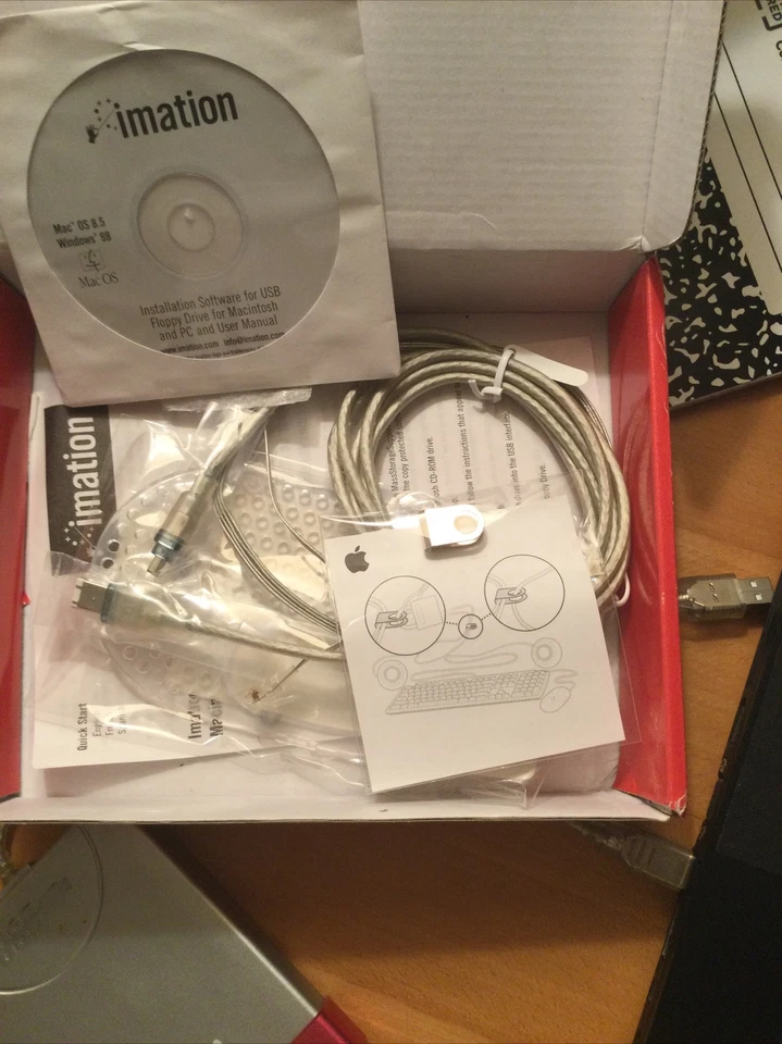 IMATION USB FLOPPY DRIVE for MAC OR PC. TESTED AND IT WORKS. - Image 3 of 4