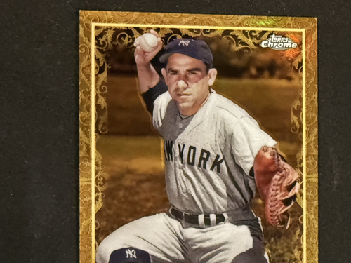 2023 Topps cromo dorado Yogi Berra #143 Yankees refractor de oro/99 - Imagen 5 de 7
