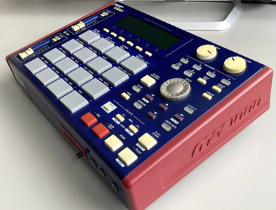 AKAI MPC1000 Stereo Sampler Sampling Machine 64-Track Sequencer
