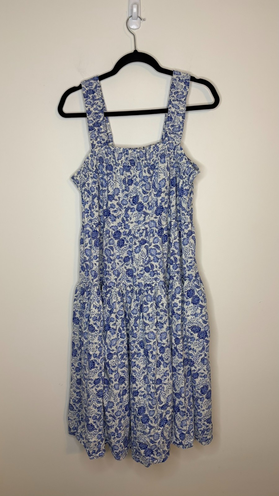 Old Navy Blue White Floral Smocked Sleeveless Tiered Midi Dress Size Large