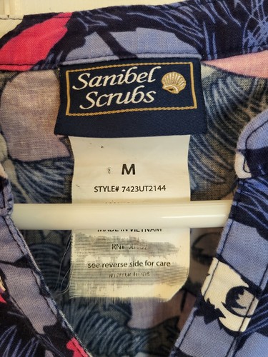 Scrub Tops Lot U-Pick - Disney, Peanuts, Star Wars, Holiday, Cats, Dogs, Flowers - Picture 435 of 442