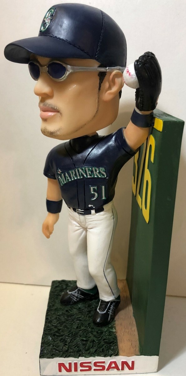 ICHIRO SUZUKI 326 WALL CATCH 2003 SEATTLE MARINERS SGA Rare
