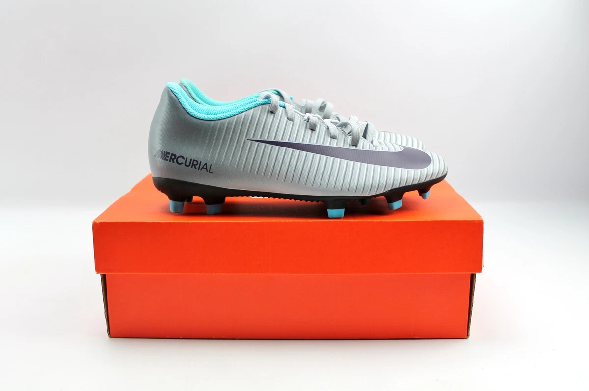 Gray nike hotsell cleats
