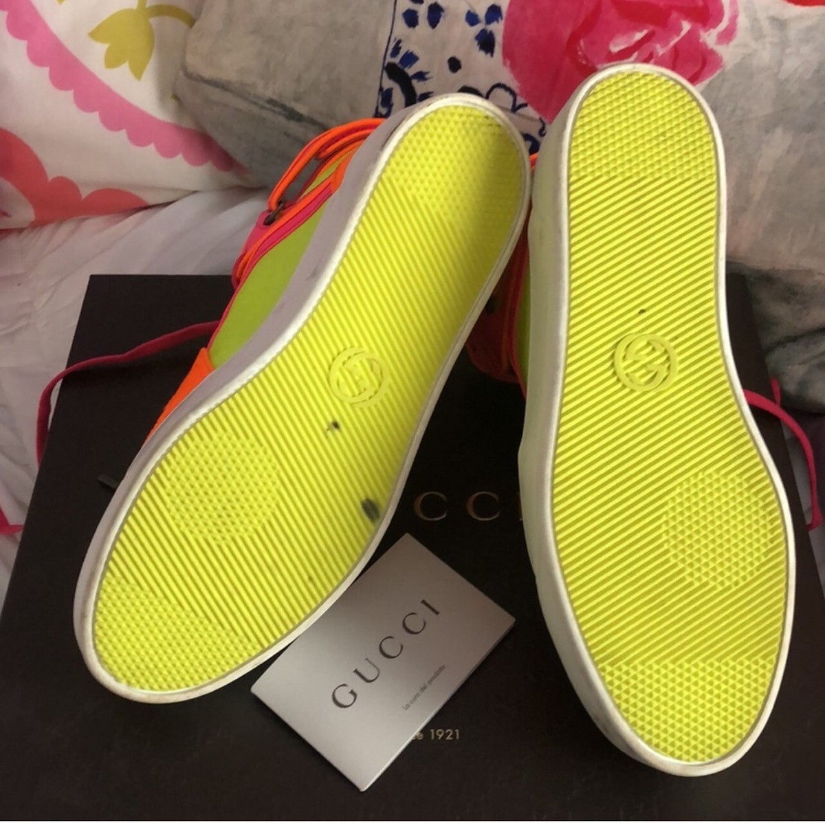 GUCCI ネオンイエロー レザー ストラップ 約20cm GUCCI Rubber Effect Monogram GG Crossbody Bag Fluorescent