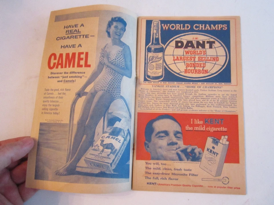 1957 YANKEES VS CHICAGO WORLD CHAMPIONS OFFICIAL PROGRAM & SCORE BOOK TUB BP - Image 3 of 4