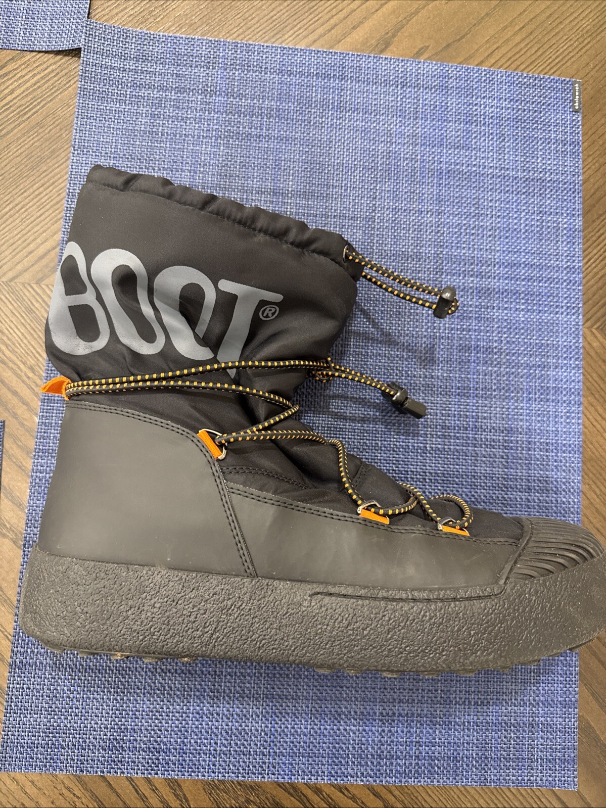Moonboots - image 1