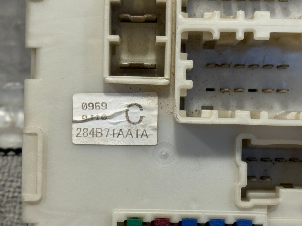 0914 Nissan Altima Engine Fuse Box Relay Junction Block 284b71AA1A