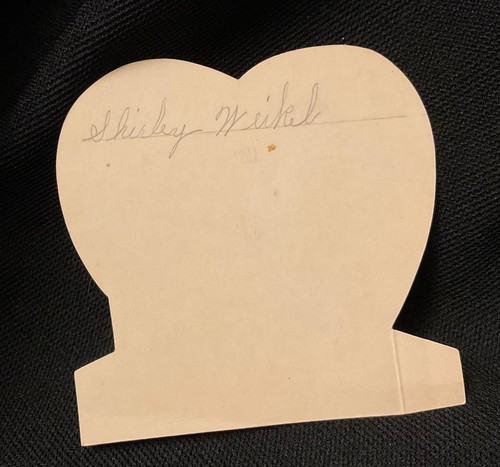Vintage Singing Girl Playing Upright Piano Valentine Card c. 1940s a-meri-card - Picture 2 of 2