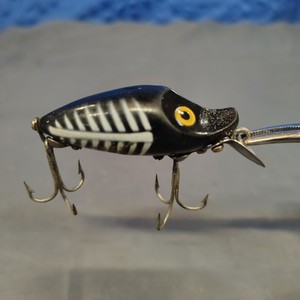 Vieux Leurre De Pêche Heddon River Runt Spook - Plomb Noir Et Blanc Pour Eau Douce