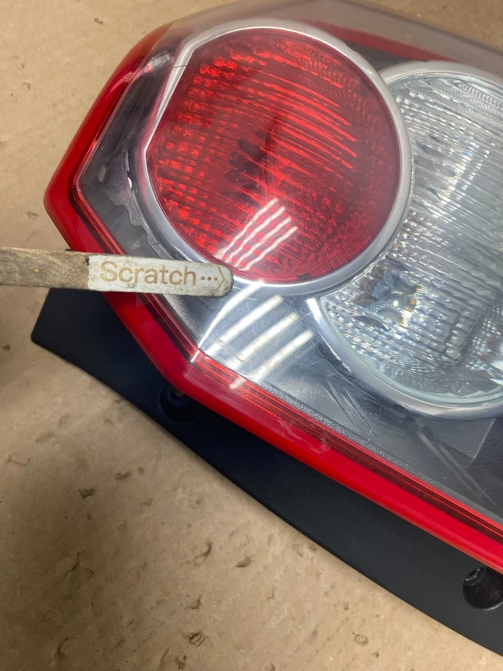 Luz trasera lateral derecha Land Rover Lr2 2008 a 2010 pasajero OEM U8627 DW Foto 4 de 4