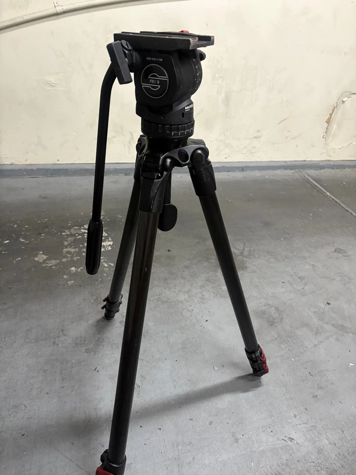 Carga lateral de cabezal fluido Sachtler FSB 8 con trípode Foto 2 de 4