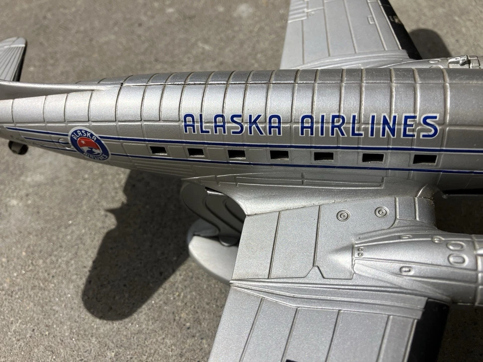 1/72 Scale Ertl Collectibles Alaska Airlines Prestige Series Douglas DC-3 - Image 3 of 4