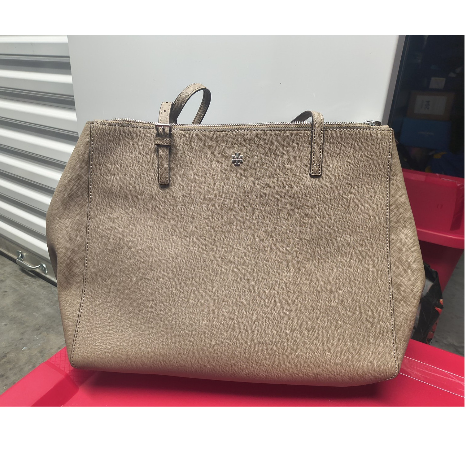Tory Burch Beige Tote Shoulder Bag Logo Accent Zip Closure Inner Pockets