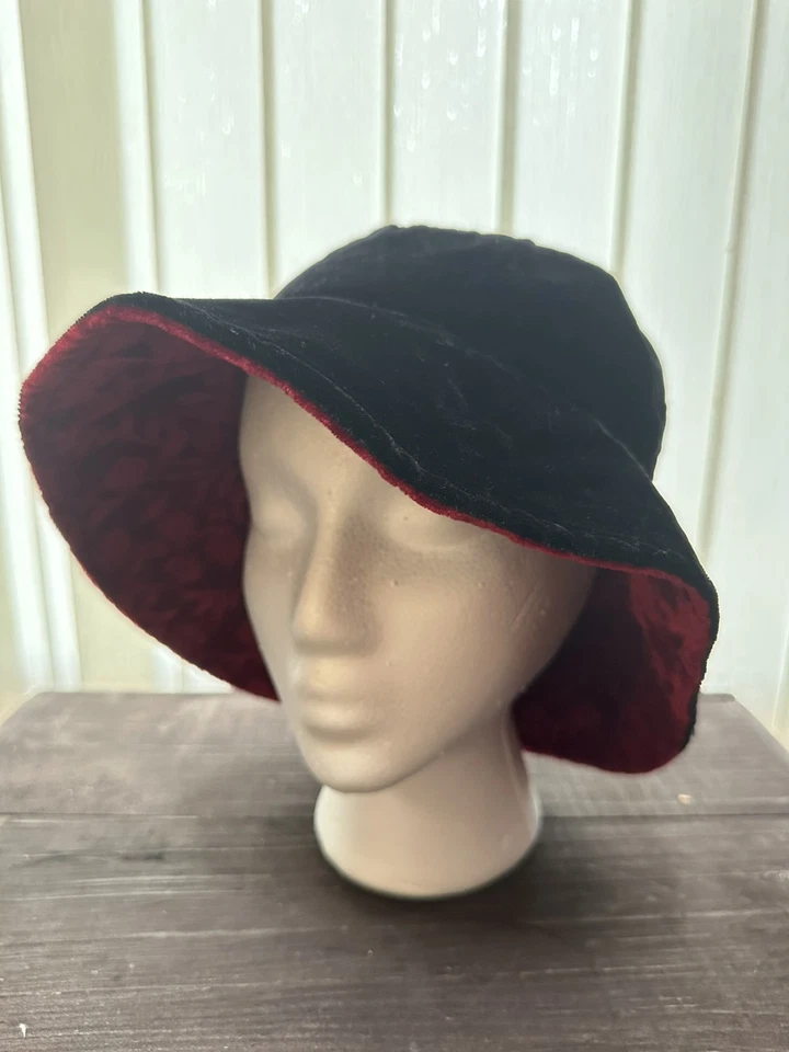 Sombrero Cubo Mujer Reversible Rojo Rosa y Negro Terciopelo, Boho Retro Ecléctico Artístico Foto 2 de 4