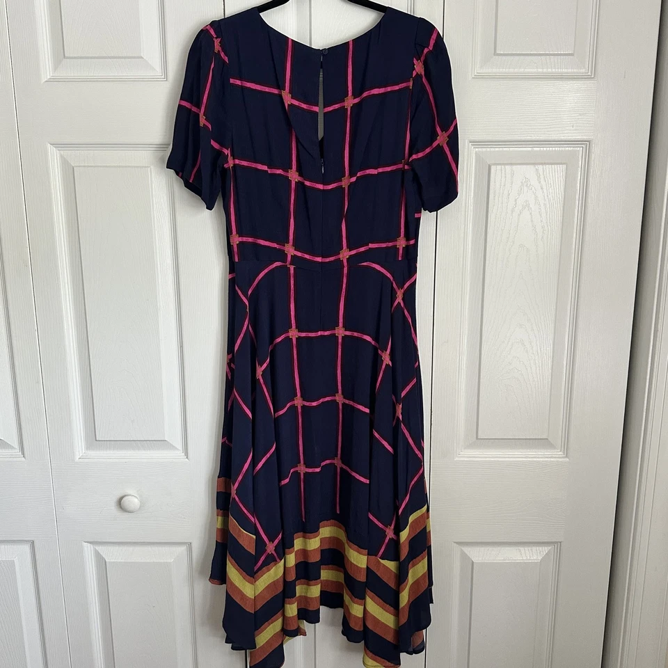 Vestido HD In Paris Anthropologie para mujer 6 ventanas a cuadros a rayas ajuste midi acampanado Foto 3 de 4