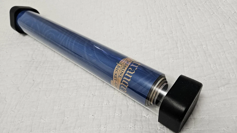 Alfombra de juego Ultra Pro Stranglings Jasmine Becket-Griffith exclusiva lámina dorada Foto 2 de 4