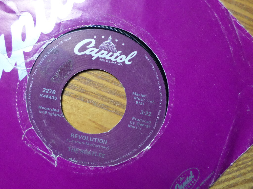 CAPITOL 45 RECORD 2276/THE BEATLES /HEY JUDE /REVOLUTION/ EX