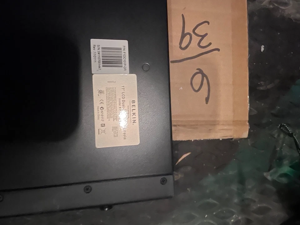 Estuche para gabinete de servidor Belkin 17" cajón profundo para rack Foto 3 de 4