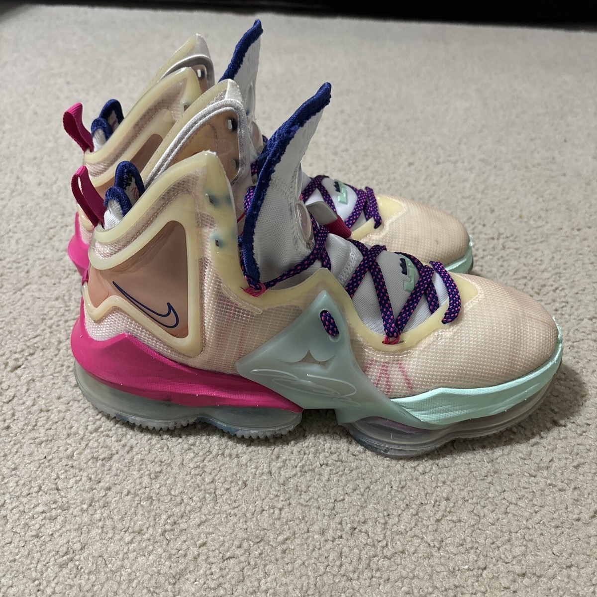 Nike LeBron 19 Men display picture 3