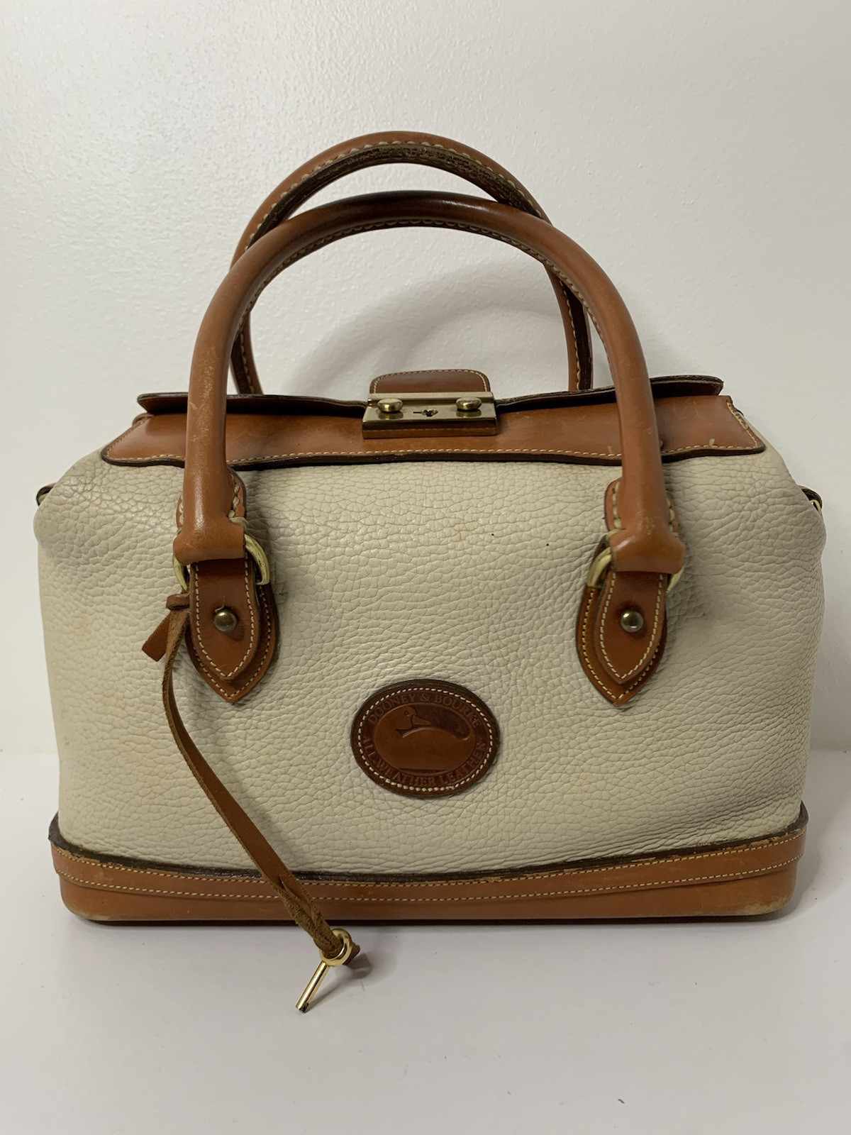 VNTG Dooney & Bourke Doctor Bag Weather British Tan Pebbled Locking Tote Satchel