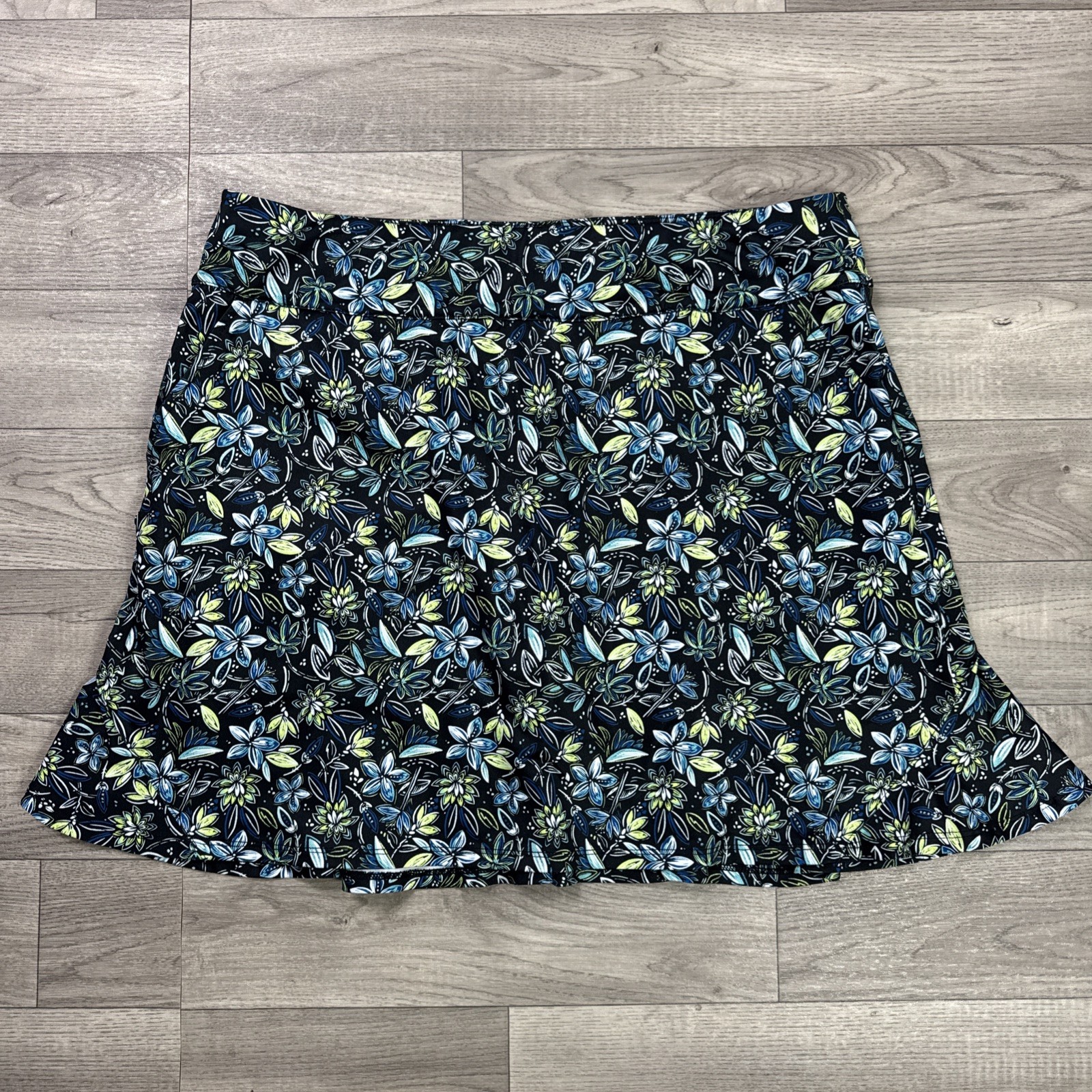 Women's Coral Bay Golf Skort Pull On Black Floral Print sz L