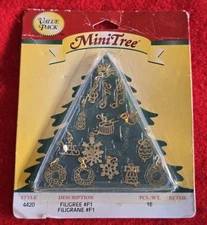 Westrim Craft  Filigree Charms Value Pack • Style 4420 • 16 Christmas Gold-Tone