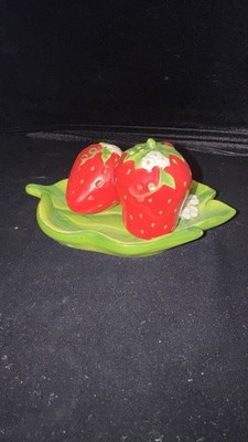 Martha Stewart Red Green Strawberry Salt & Pepper Shakers with Leaf Tray