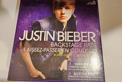 Vintage Justin Bieber Backstage Pass Board Game Trivia Music Qs 2-4P 2010 sealed