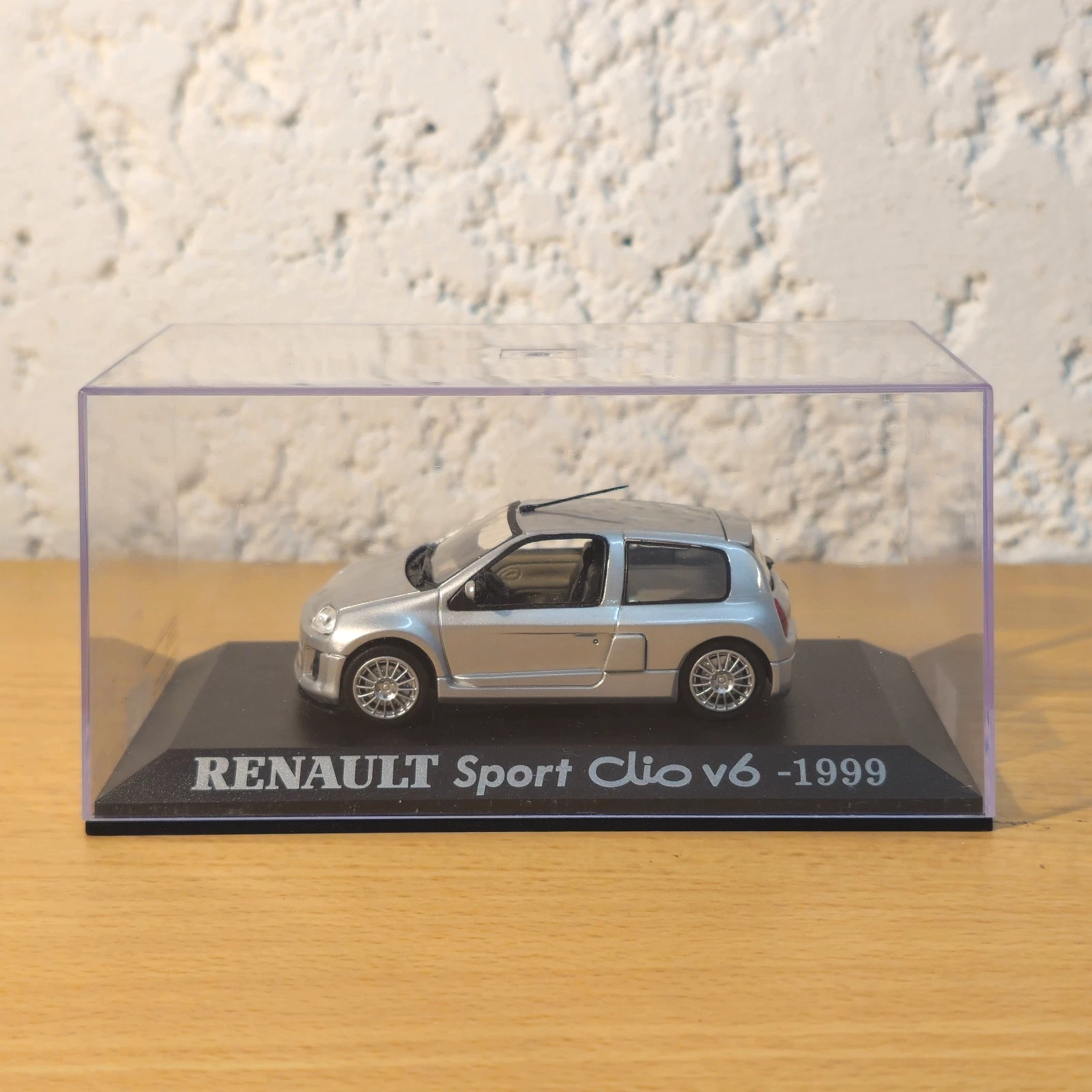 Renault Sport clio v6 1999 Métropole Collection M6 Interactions 1/43
