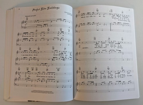 Counting Crows: August and Everything After: Piano, Vocal, Guitar Paperback - Picture 4 of 4