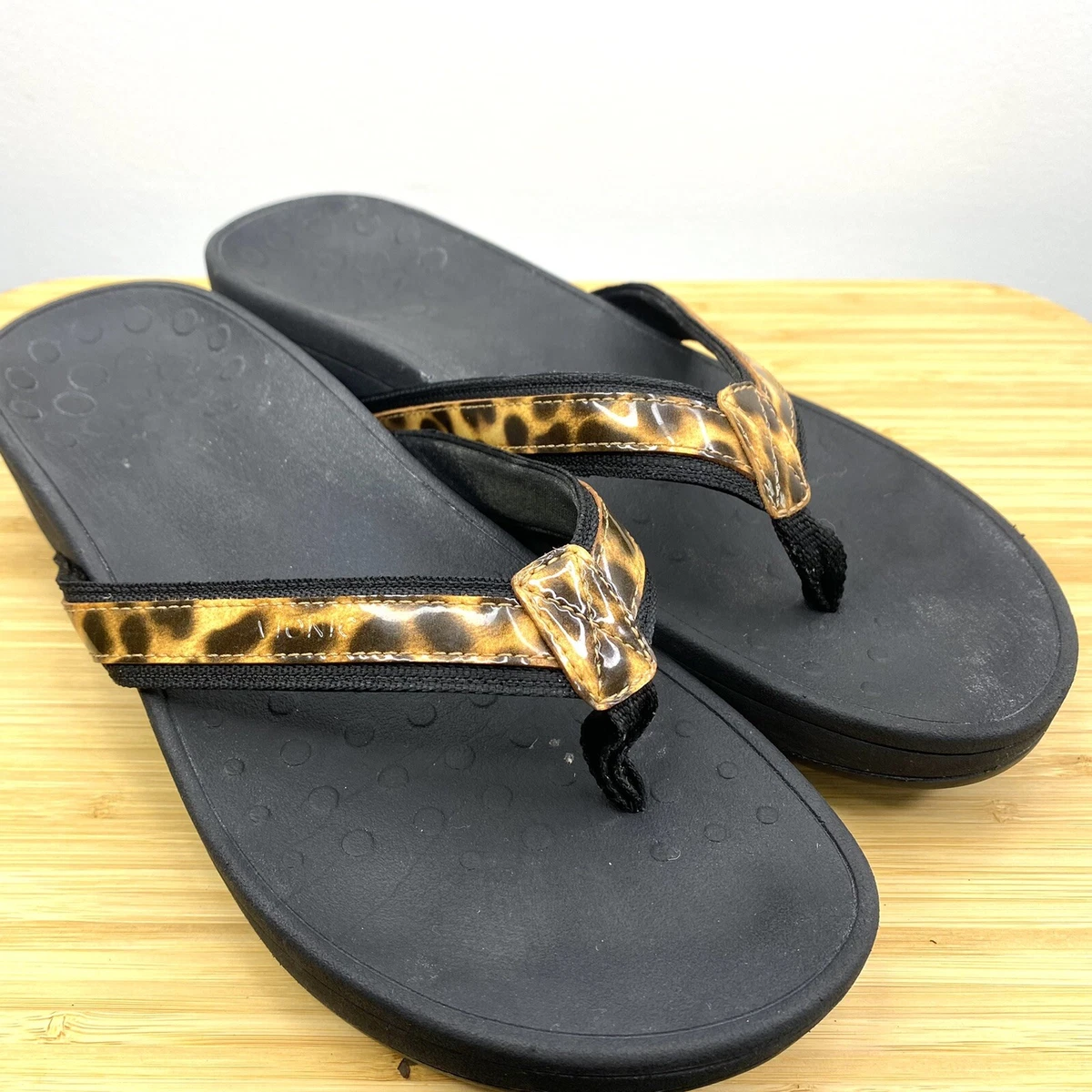 Vionic Womens Size 10 Leopard Animal Print Wedge Flip Flop Thongs Sandals Shoes
