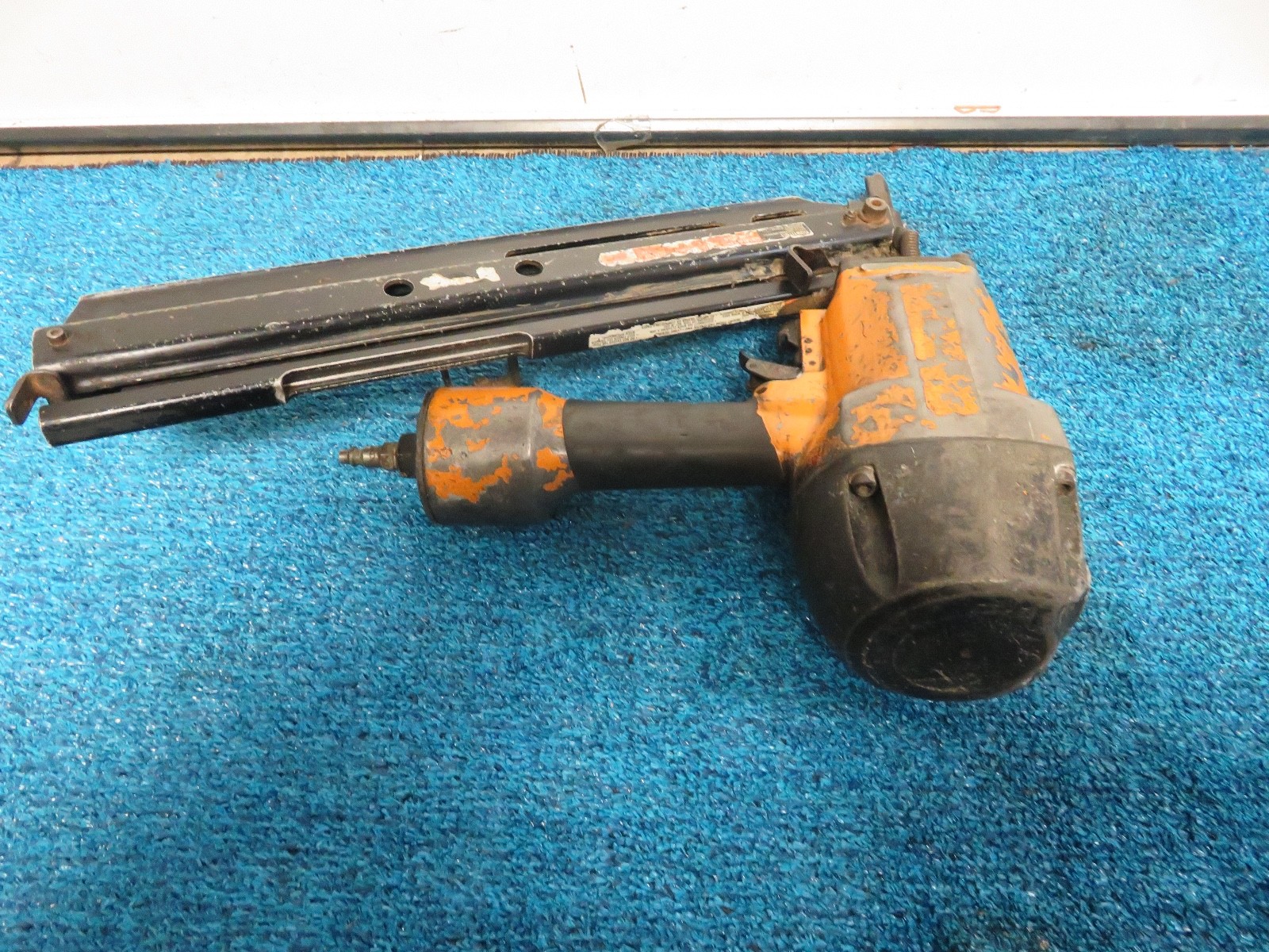 Bostitch F28WW 2'-3-1/2" 28 degree wire weld Framing Nailer