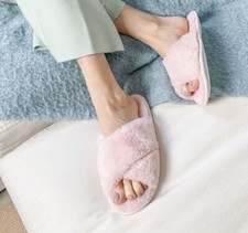 NWT SPLENDID Pink Faux Fur Slippers Size M/L Fluffy Crisscross Size 8-11 48