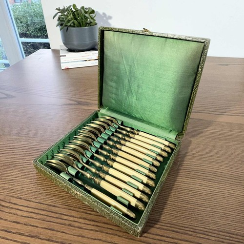 Service de 12 fourchettes à