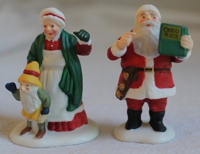 Dept 56 Heritage Village Collection - Santa & Mrs Claus - #5609-0