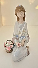 Lladro 7607 Flower Song Girl w/Flower Basket Figurine w/ Original Box