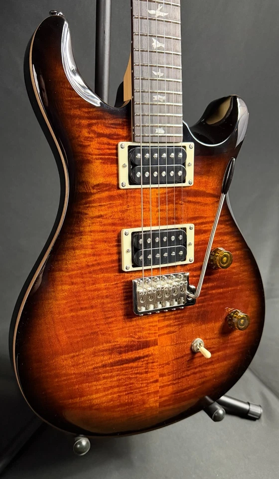 PRS CE 24 Maple Top Chitarra Elettrica Black Gold Burst con Borsa Gig (393) - Immagine 3 di 4