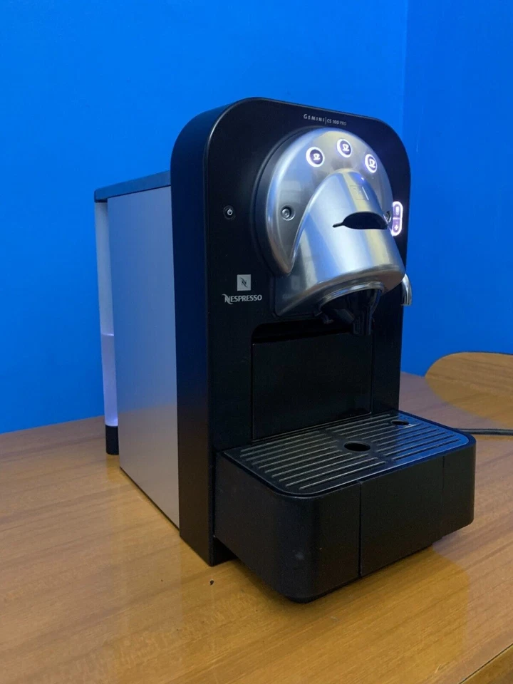 Macchina da caffè espresso Nespresso Gemini CS100 Pro - Immagine 2 di 4