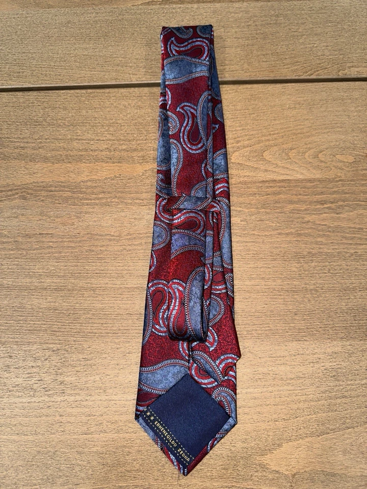 Corbata Ermenegildo Zegna 100 % seda para hombre roja cachemira Foto 2 de 3
