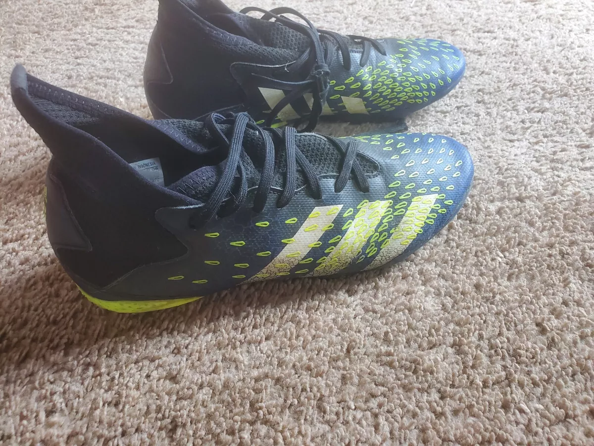 Boys size 6 cleats 2025