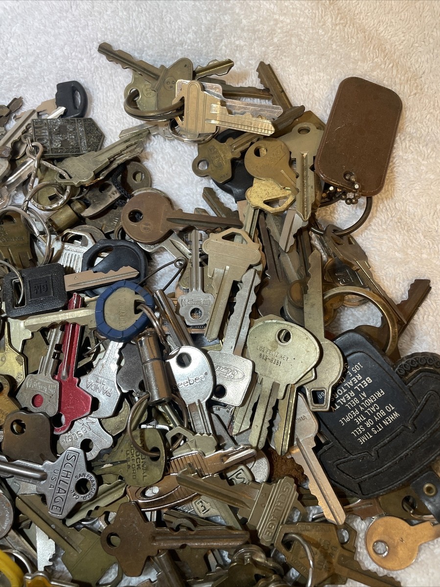 OLD KEYS LOT OF 200／US VINTAGE il_1080xN.1877671038_of8b.jpg