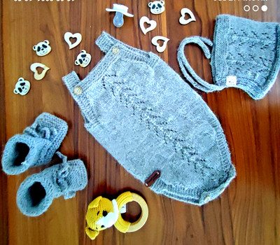 Babysuit  Romperchen mit Schuhen un Mütze handgestrickt mit Alpacawolle Größe 62