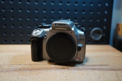 (S) Canon EOS Digital Rebel XT 8MP DSLR Camera Body Silver DS126071