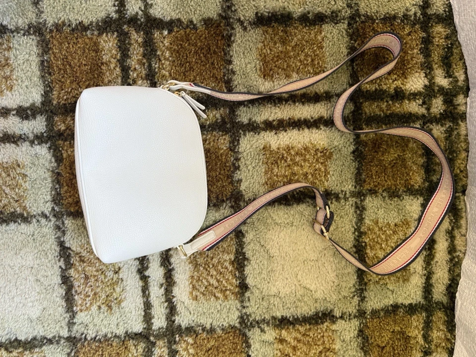 Bandolera Tommy Hilfiger para mujer Foto 3 de 4