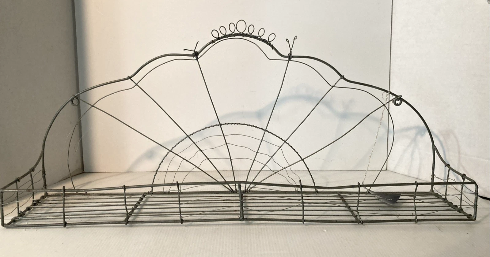 Decorative Rustic Metal Wire Wall Shelf - Scalloped Back - 23.5" long - NWT
Opens in a new window or