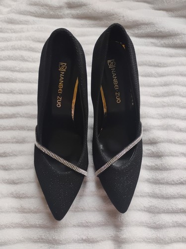 Zapatos Para Dama Color Negro Con Detalle En La Parte De Enfrente,Tacón Fino