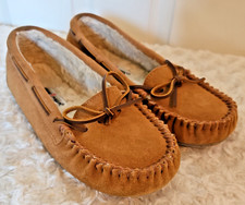 Minnetonka Womens Cally 8M Brown Suede Faux Shealing Lined Moccasins Slippers